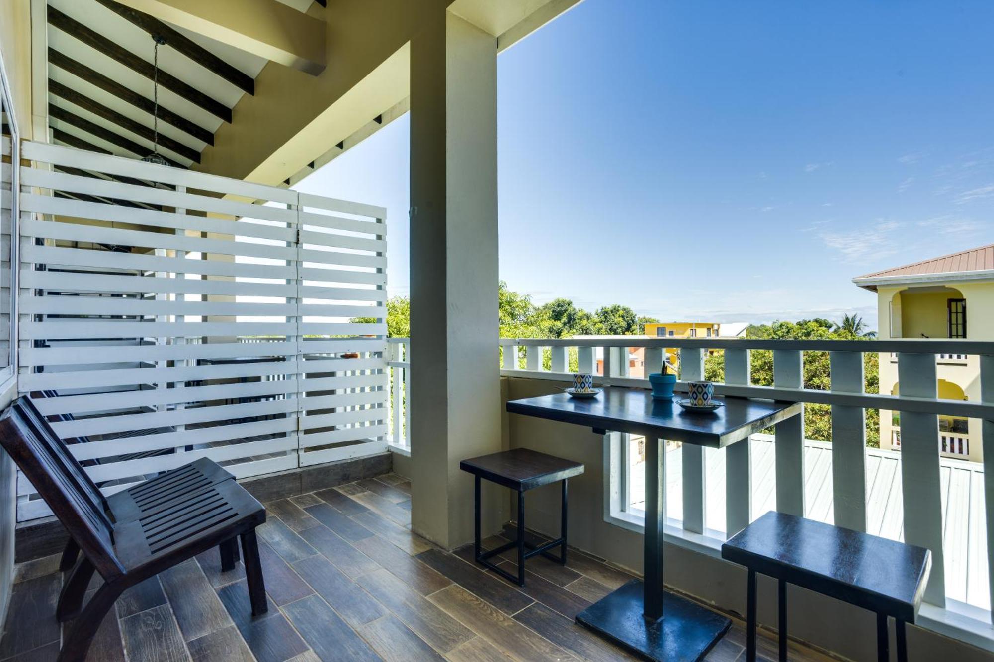 Louis' Apartments Placencia Exterior foto